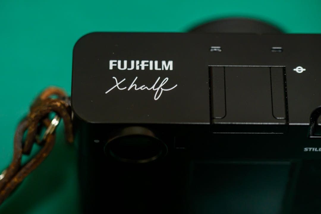 デジタルカメラ FUJIFILM X half