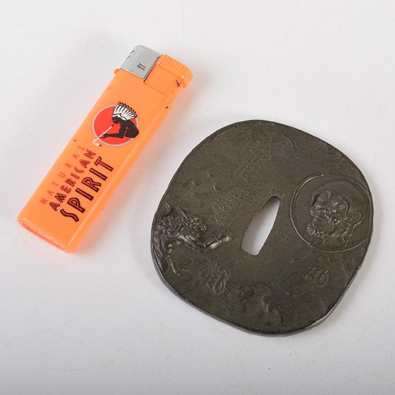 武具　刀装具　古鉄　達磨図　鍔　在銘　N　6404