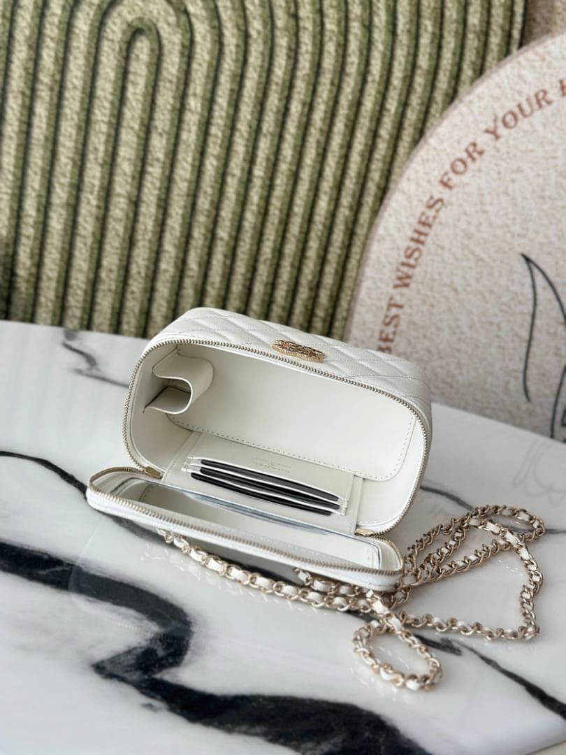 早い者勝ち！ホワイト キルティング ショルダーバッグ