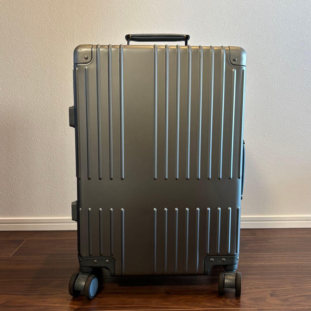 【すー】INNOVATOR 36L スーツケース