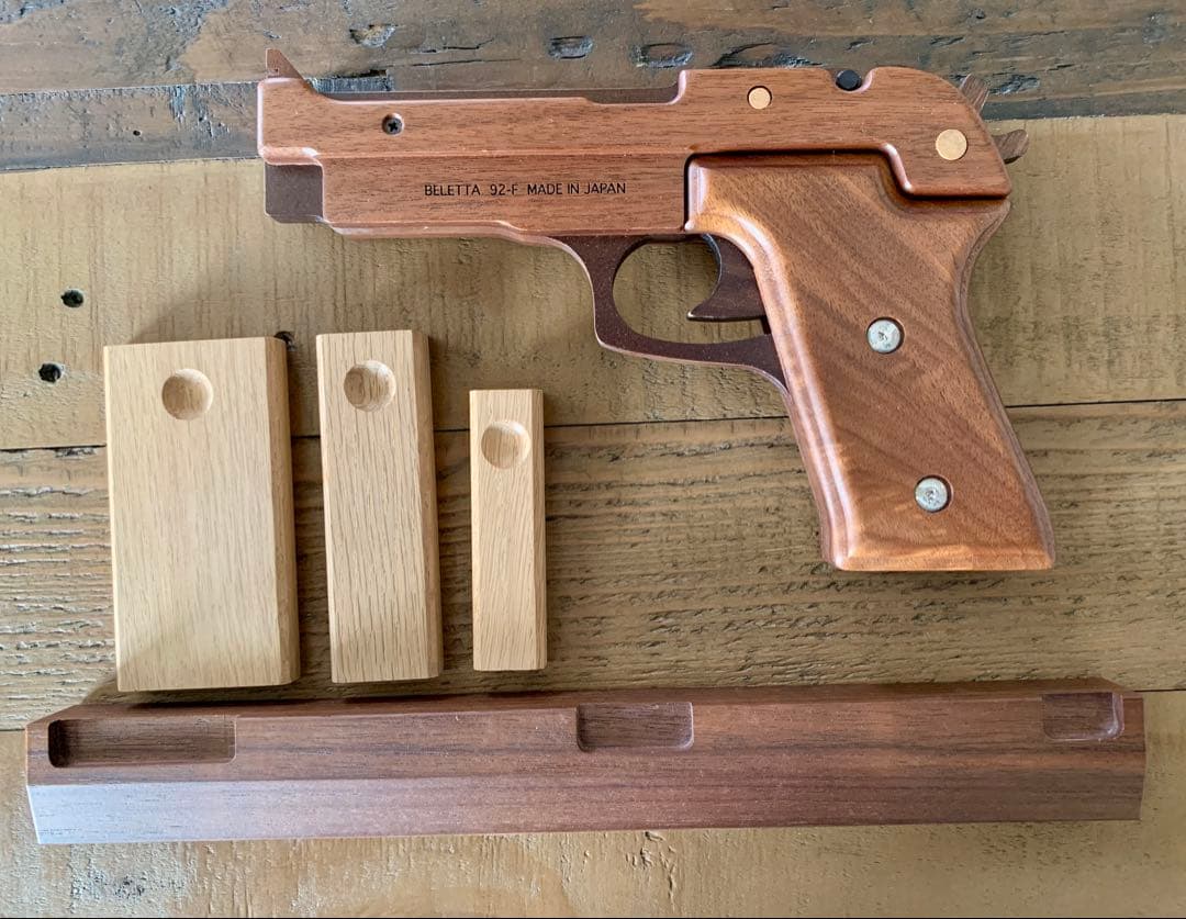 ゴム鉄砲　木製『ベレッタ 92F』　5連射機能 ササキ工芸