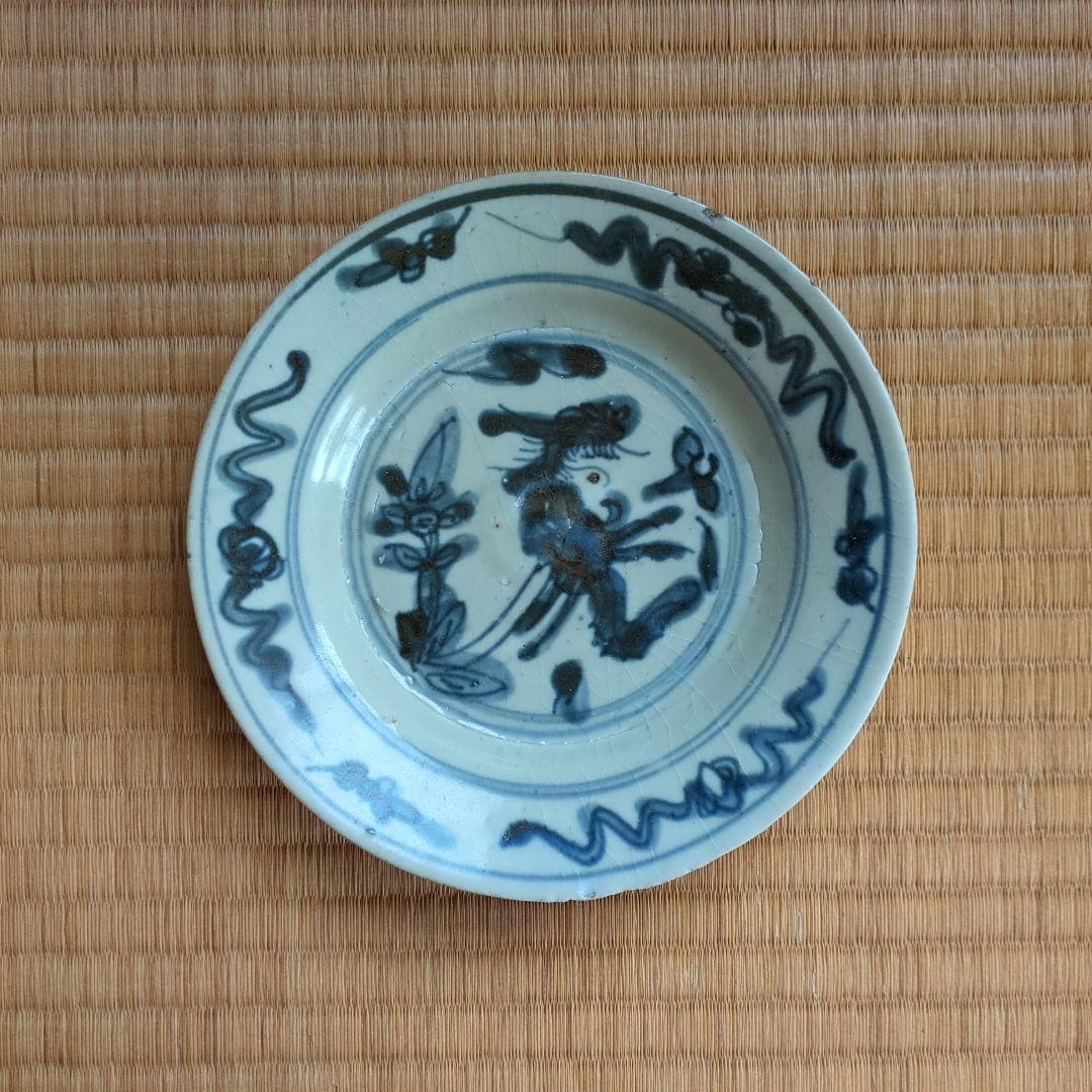 青い花と動物の陶器平皿　呉須手　皿　骨董品　古美術