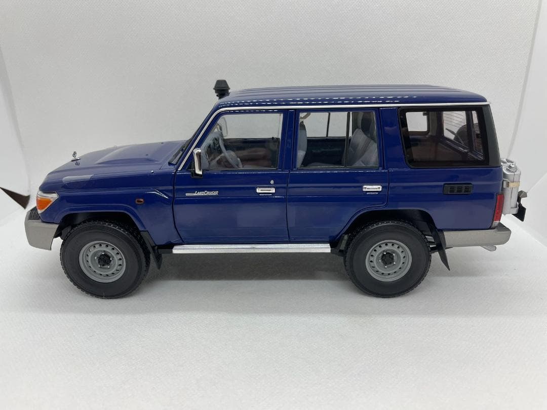 702-024 Almost Real 1/18 トヨタ ランド クルーザー