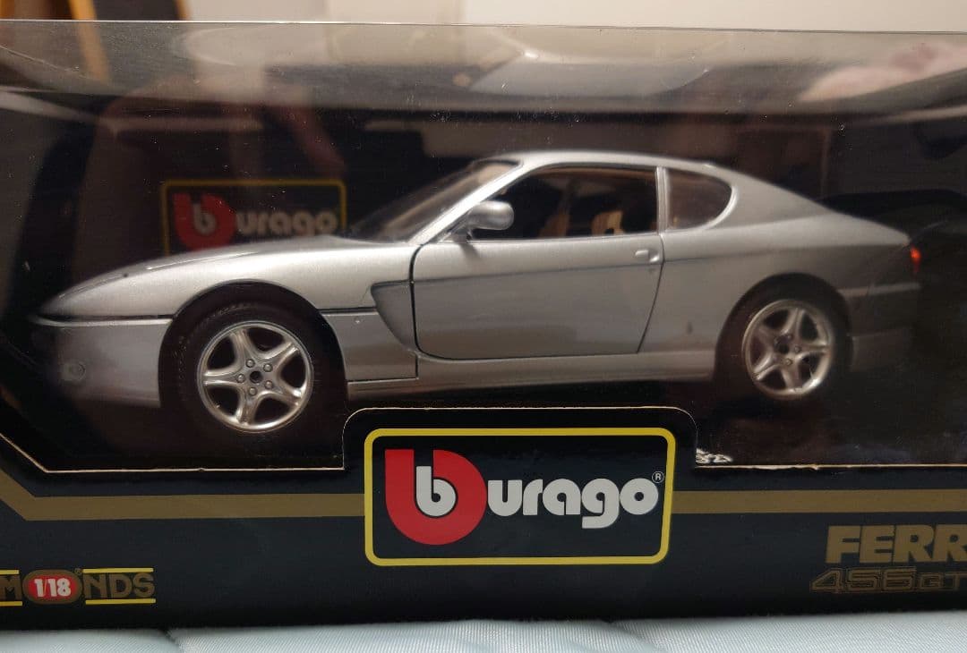ミニカーBurago Ferrari 456GT (1992) 1/18スケール