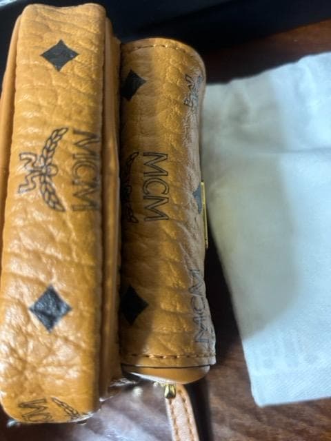 MCM エアポッドケースチャーム MXZBSVI08CO001