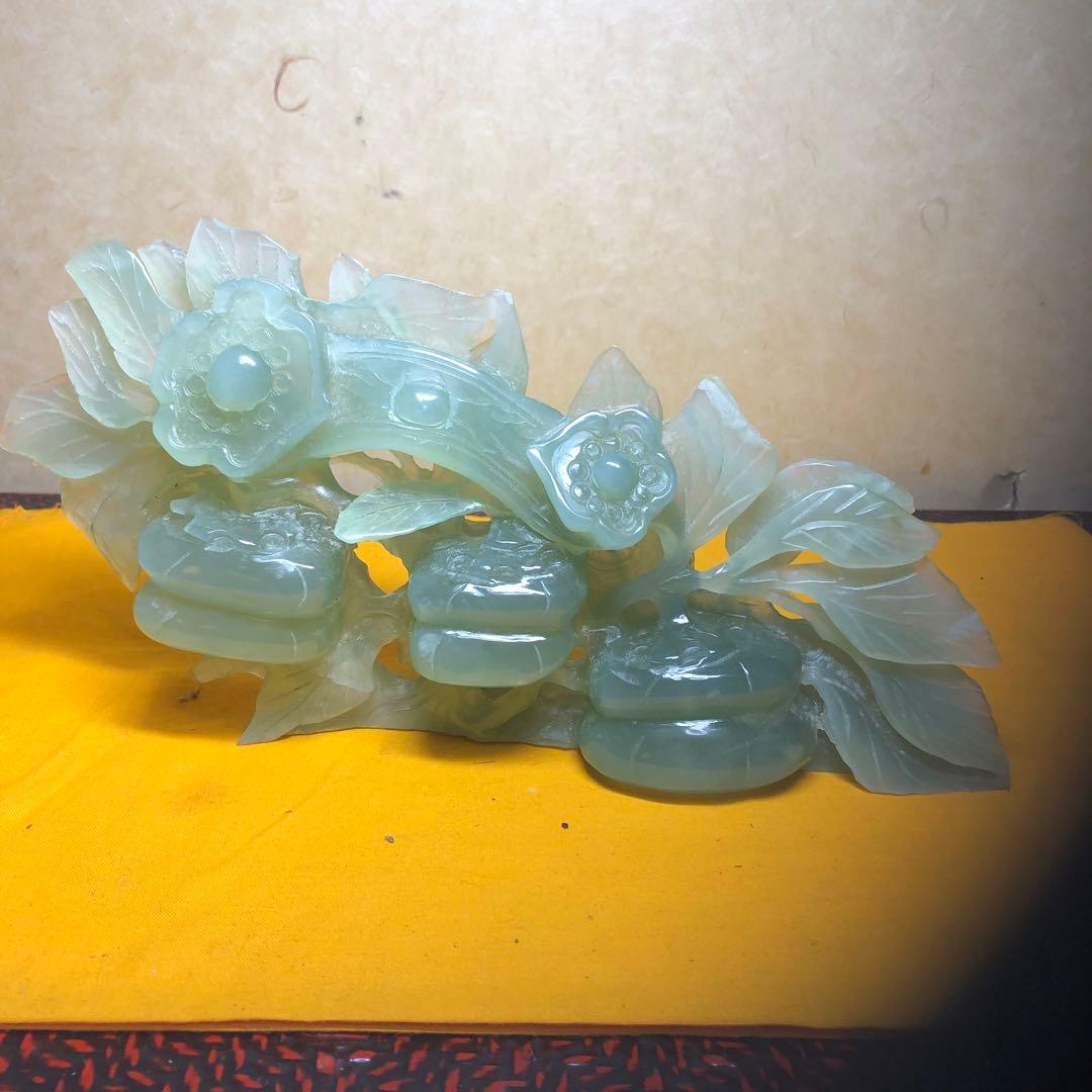 翡翠？彫刻置物