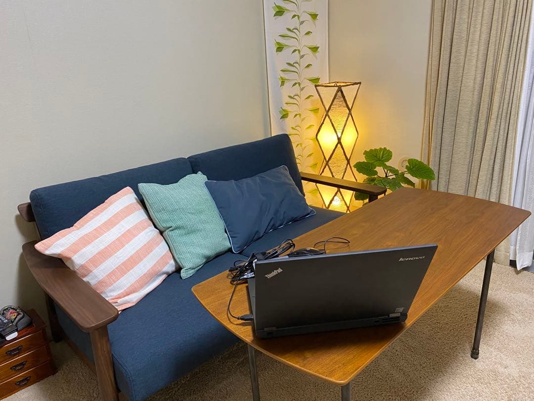 ウォールナット突板テーブル　カフェテーブル　ソファで食事ができる高さ60cm