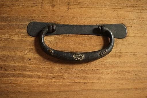 味のある丸金具時代箪笥　桐箪笥　抽斗2段