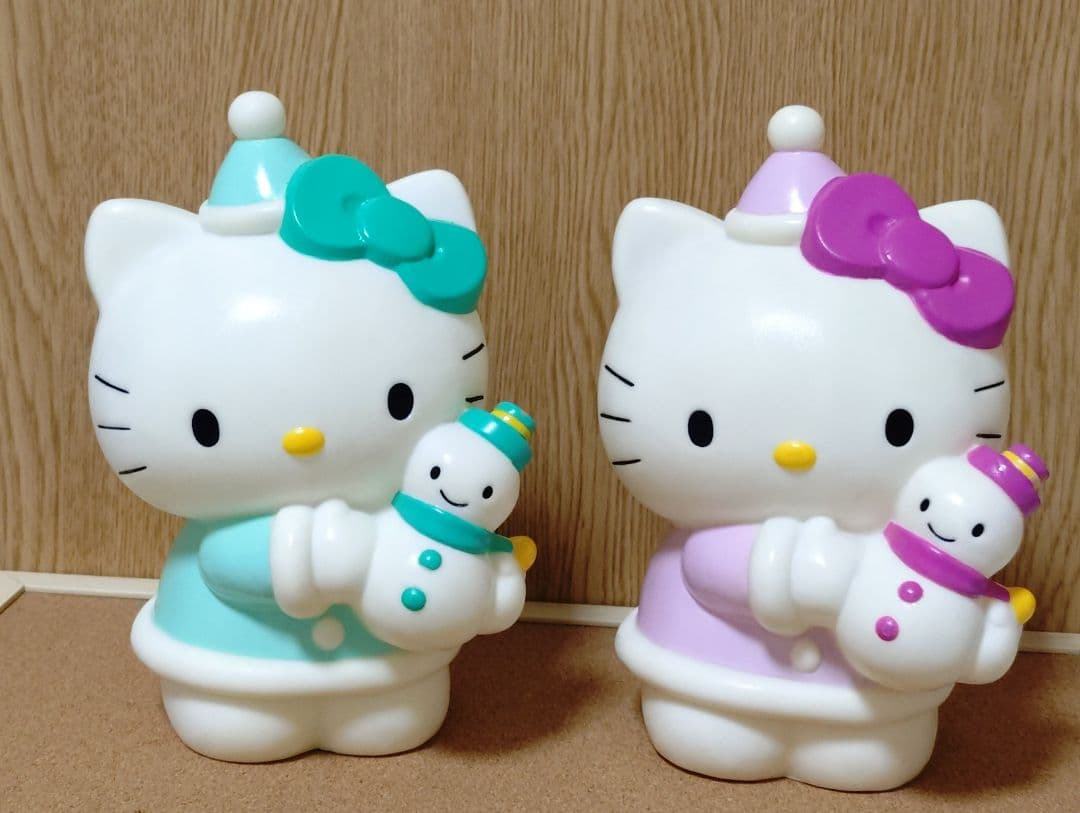【平成レトロ】ハローキティ 雪だるま　貯金箱　ピンク　ライトグリーン　2点セット