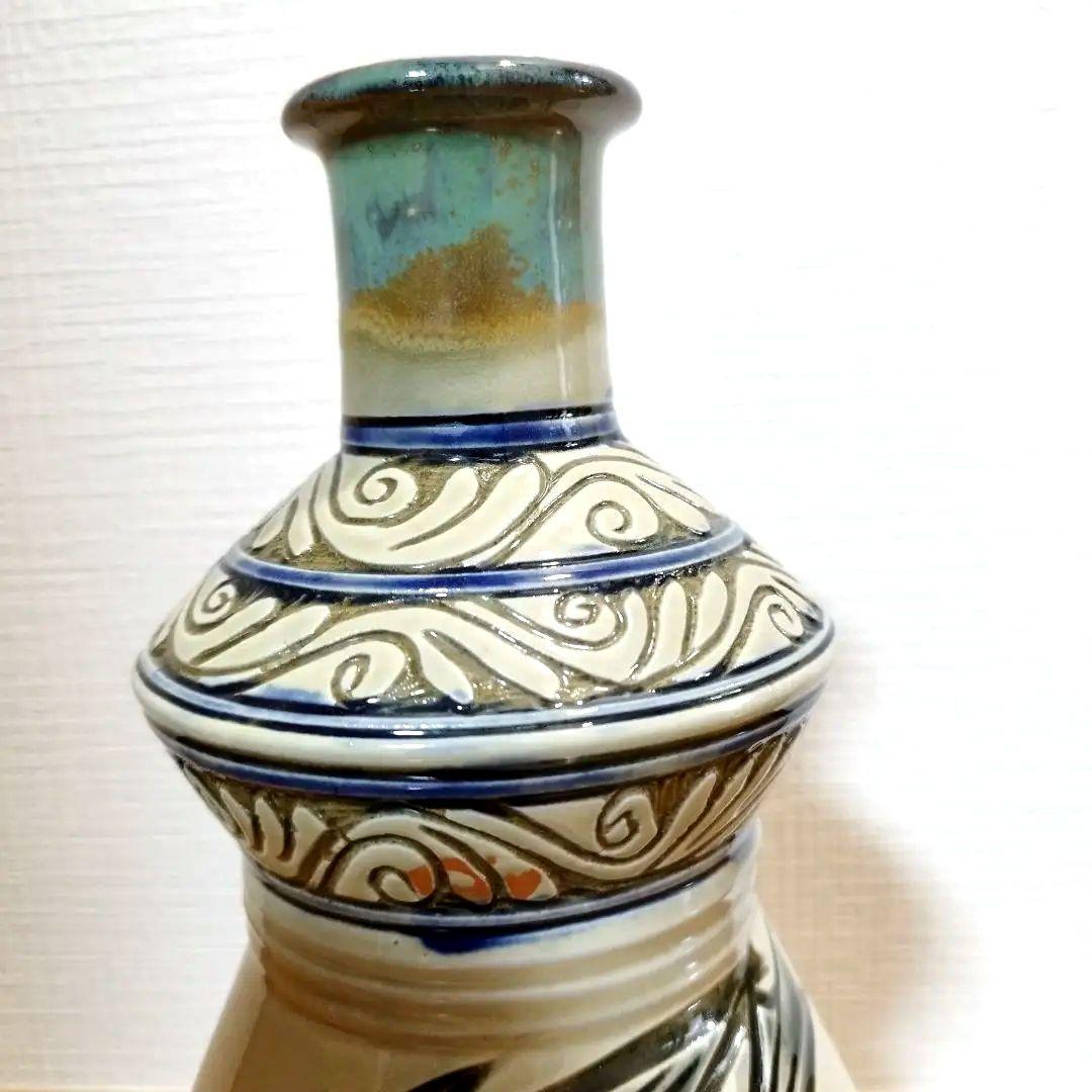 沖縄の女性作家　宮城須美子さんの大きな飾り壷　魚紋　30センチ超え！　在銘あり