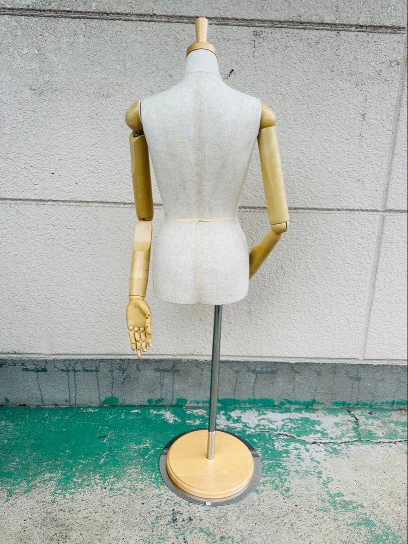 【リユース品】可動式アーム付きトルソー　レディース　マネキン