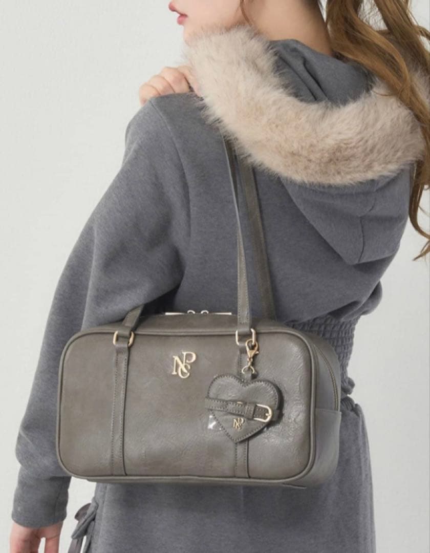 【新品】ハートミラー付きスクエアボストンバッグ　チャコールグレー