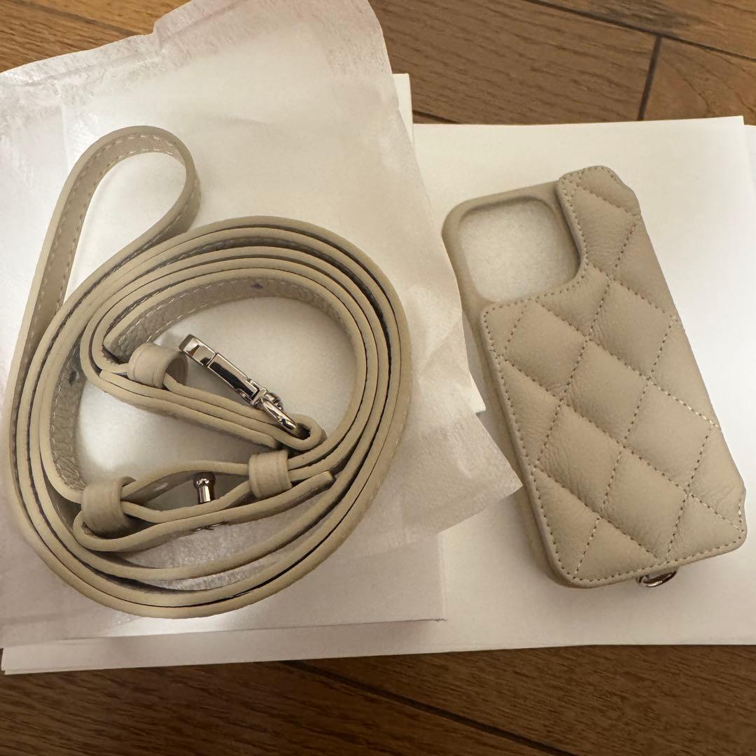 DEMIU GRACE iPhone15pro ベージュ