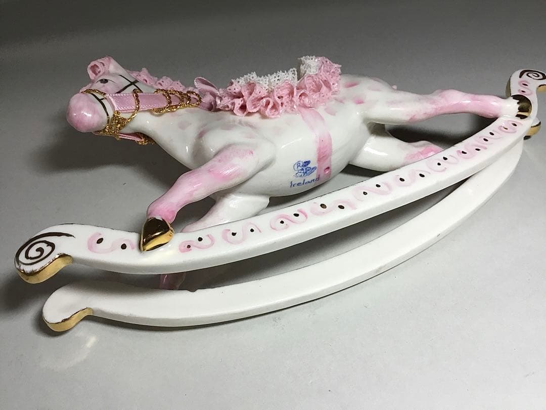 フィギュリン◆ピンクの木馬◆アイルランド 陶器 ビスク ヴィンテージ 置物