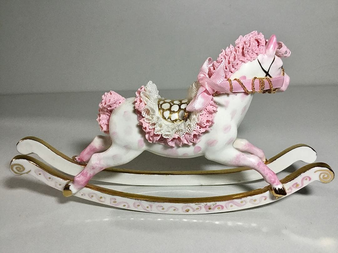 フィギュリン◆ピンクの木馬◆アイルランド 陶器 ビスク ヴィンテージ 置物