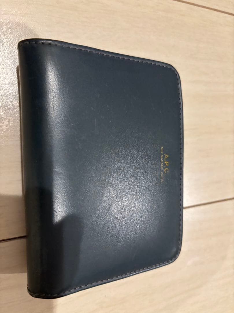 【A.P.C.】 コンパクト財布 Emmanuelle
