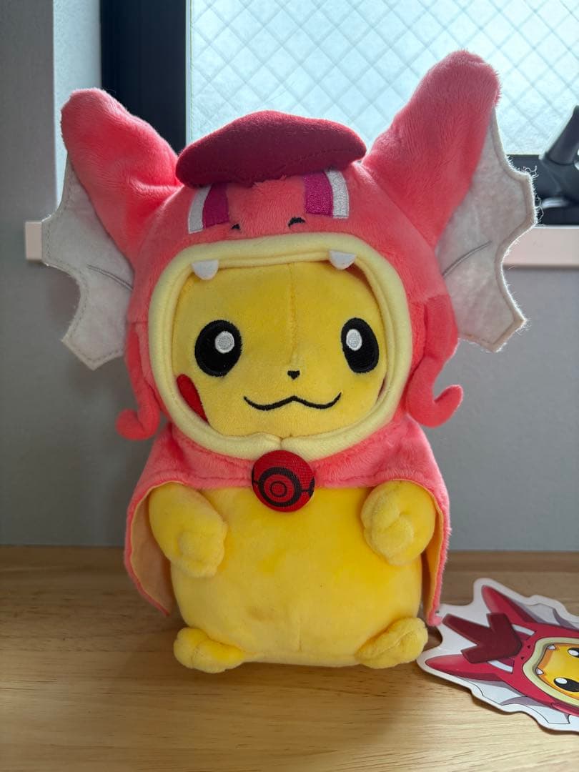 ポケモンセンターヒロシマ　ギャラドスごっこピカチュウ 赤いギャラドス