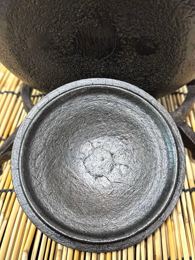 未使用、保管品　南部虎山工房造　前田知行　１５型姥口アラレ　南部鉄瓶　南部鉄器