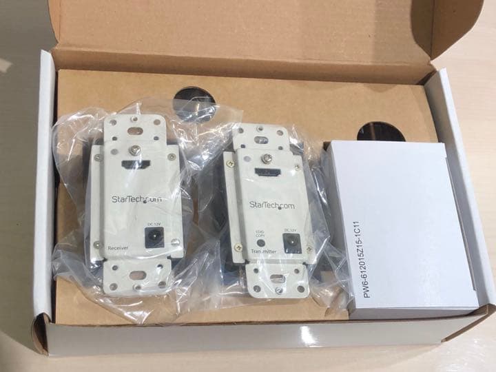 壁面埋め込み型Cat5ケーブル対応HDMIエクステンダー