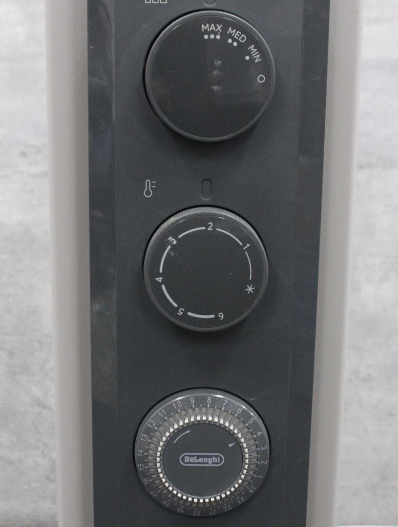 ▲De'Longhi デロンギ オイルヒーター ヴェルティカルド シダーグレー