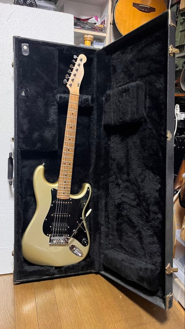 ジャンク！メイビス・ショートスケール・ストラト！加工あり。ハードケース付き！