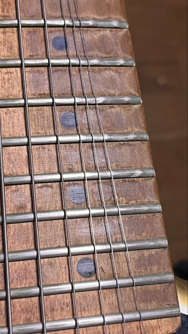 ジャンク！メイビス・ショートスケール・ストラト！加工あり。ハードケース付き！