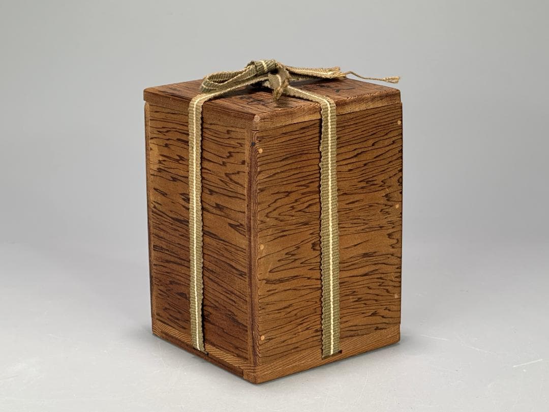 25.10.8-2 茶道具　茶入　作家品　花押　在銘有　供箱