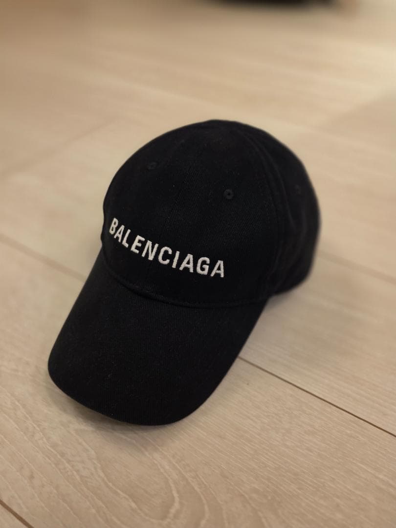 BALENCIAGA ブラック ベースボールキャップ