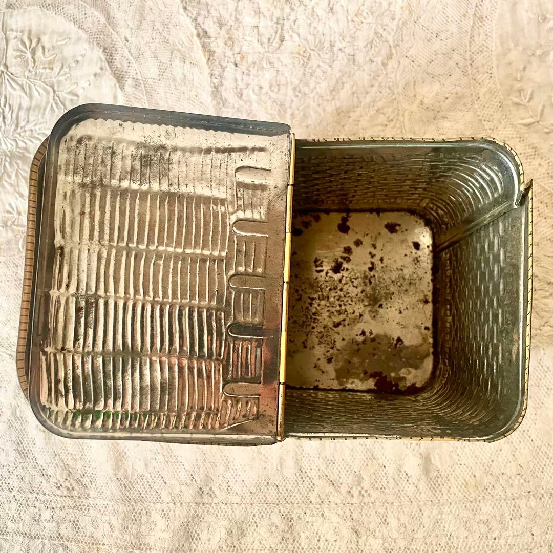 LUビスケットバスケットティン缶&エッフェル塔円形ティン缶　フランスアンティーク