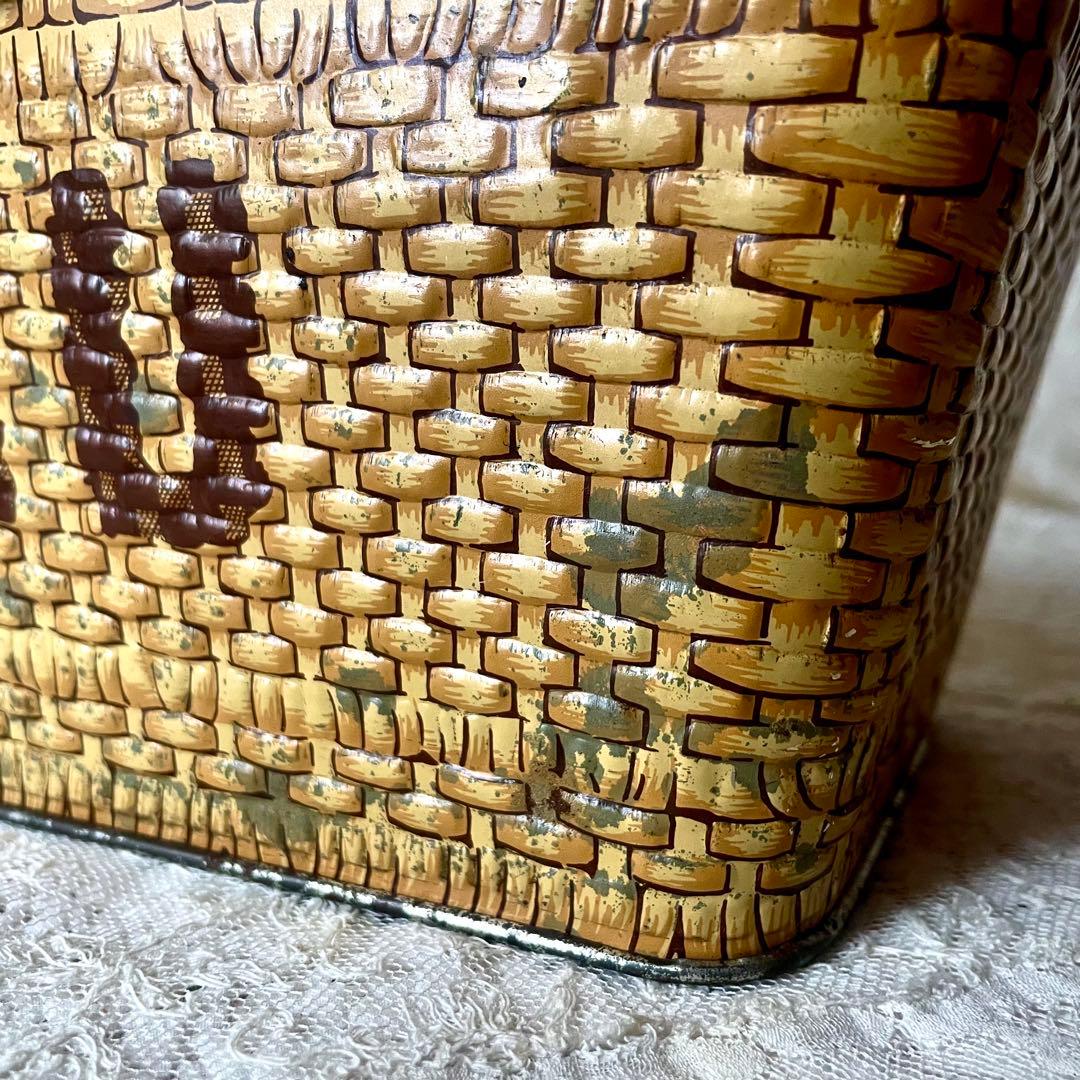 LUビスケットバスケットティン缶&エッフェル塔円形ティン缶　フランスアンティーク