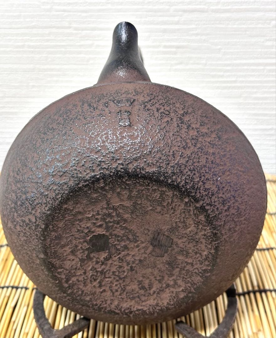 未使用品、供箱、栞、取説付　南部特製銘 １２型 龍文様　南部鉄瓶　南部鉄器