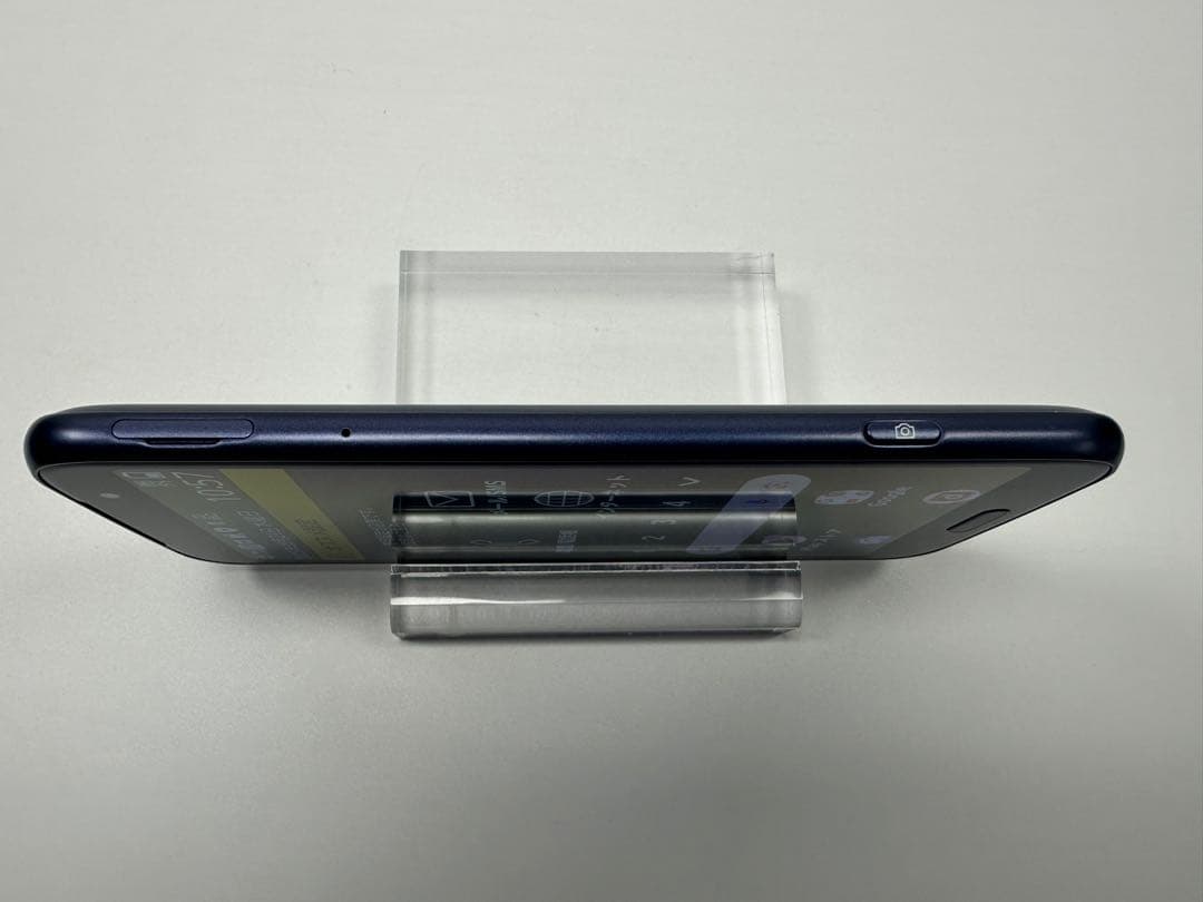 極美品 NTT docomo らくらくスマートフォン F-53E ネイビー