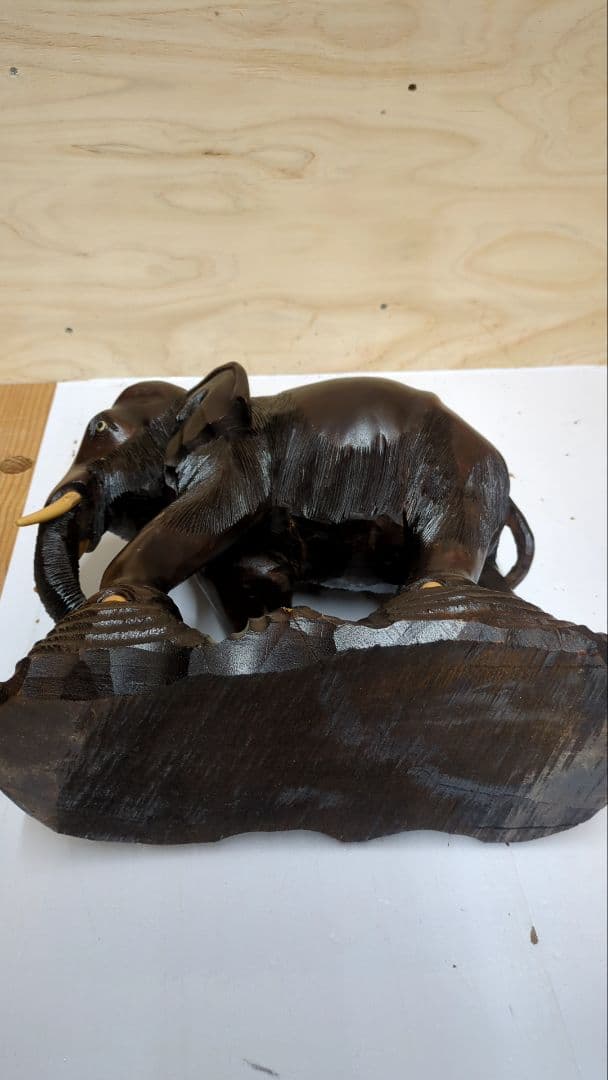NO.2029　木製象の彫刻　木工芸品　置物