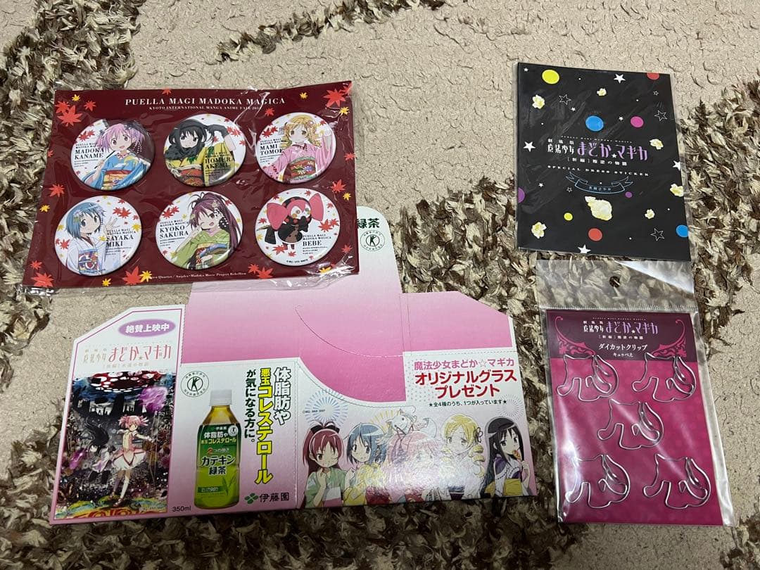 魔法少女まどか☆マギカ 缶バッジ　パンフレット等