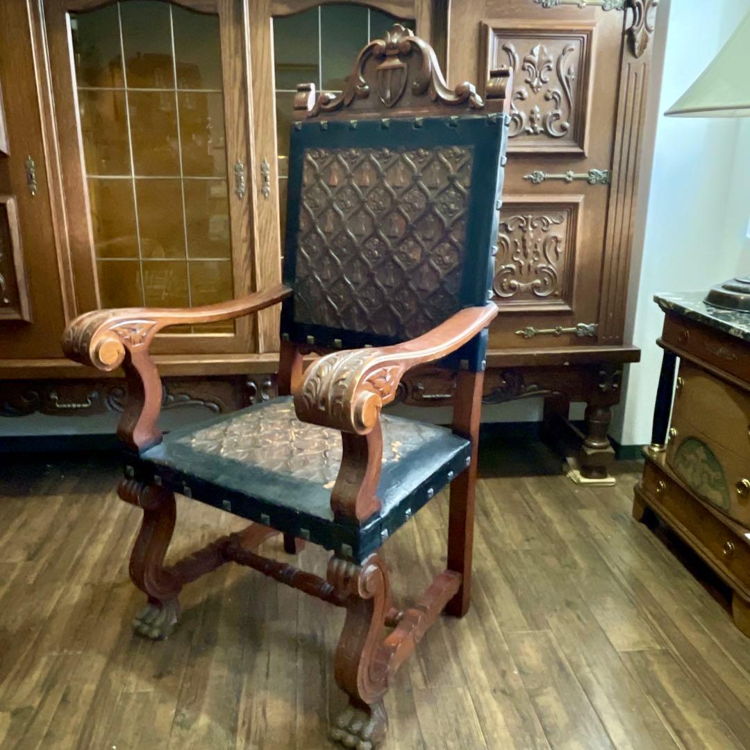 r106 スペイン製 本革型押し 迫力のある力強い印象のアンティークチェア2脚