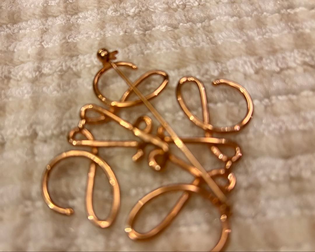 使用品❗️ロエベ　ブローチ　ロゴブローチ　ピンクゴールド