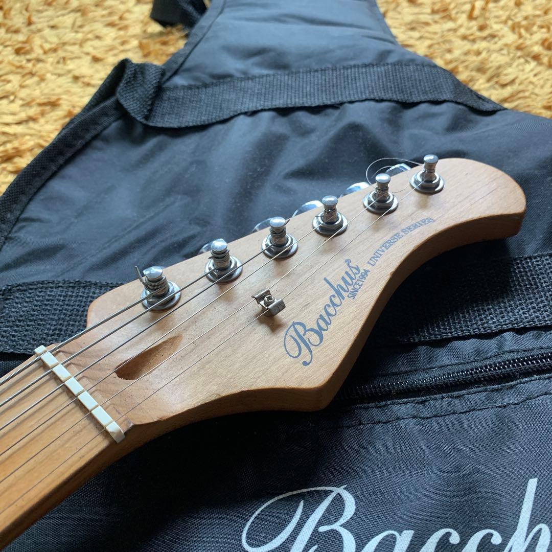 バッカス　レッドエレキギター ストラトキャスタータイプ