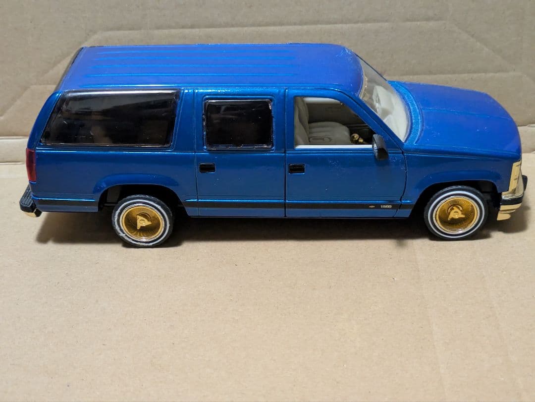 サニーサイド 1993 シボレー サバーバン 1/24 ブルーゴールド