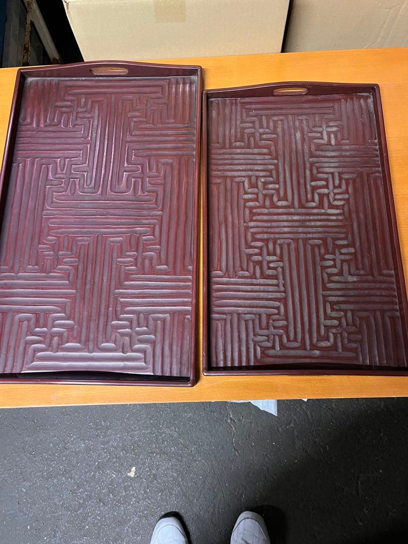 赤褐色　模様漆器膳2枚セット　アンティーク　レトロ　レア　お盆