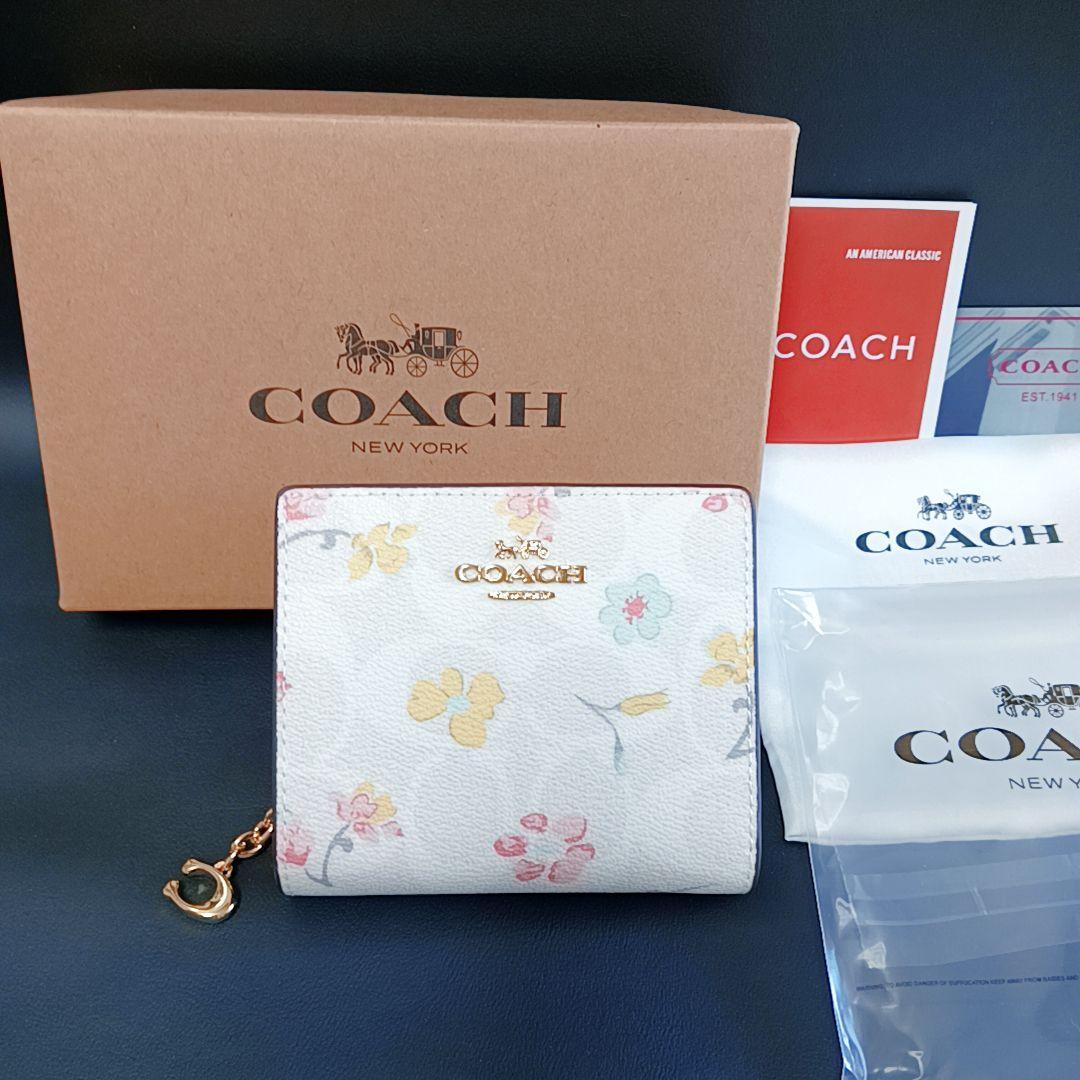 【新品】COACH 折り財布　二つ折り　花柄　コンパクト　プレゼント　箱付き