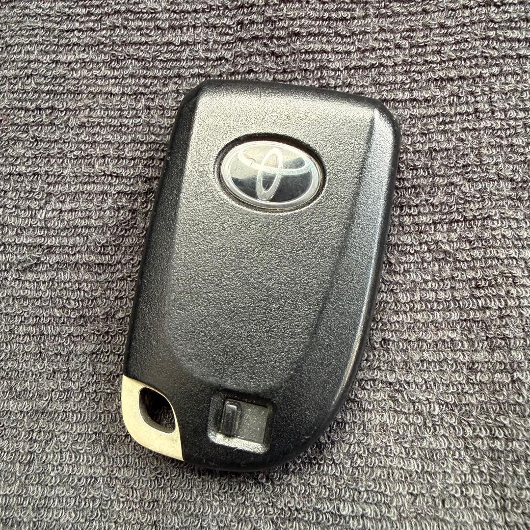 TOYOTA ハイエース スマートキー 4ボタン