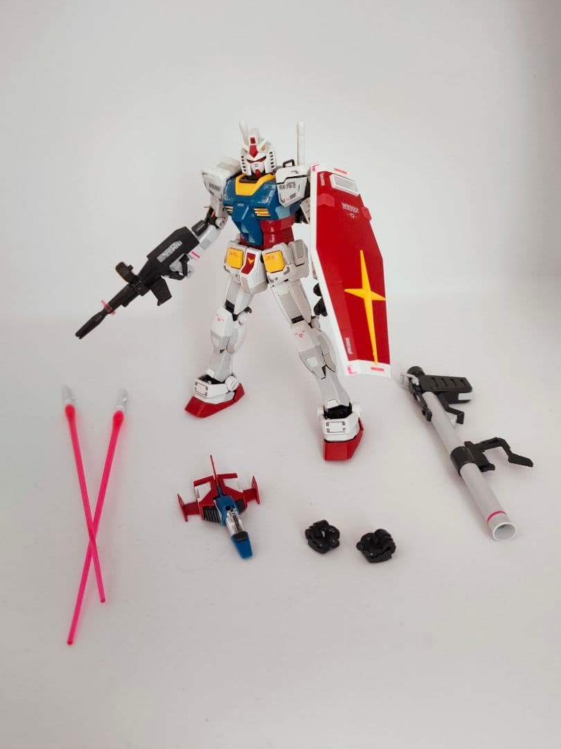 【RGガンプラ完成品】 RX-78-2 GUNDAM リアルグレード 1/144