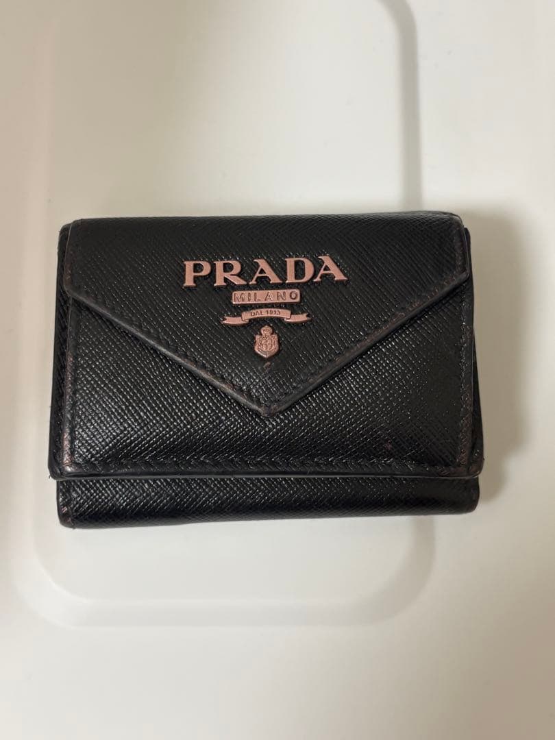 PRADA 黒 三つ折り財布