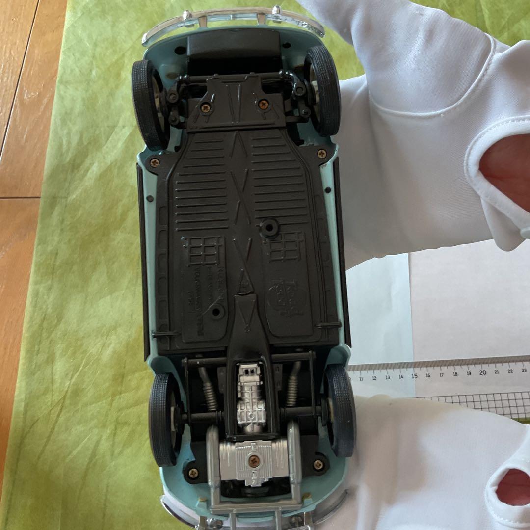 水色のクラシックカー ミニカー 1/18