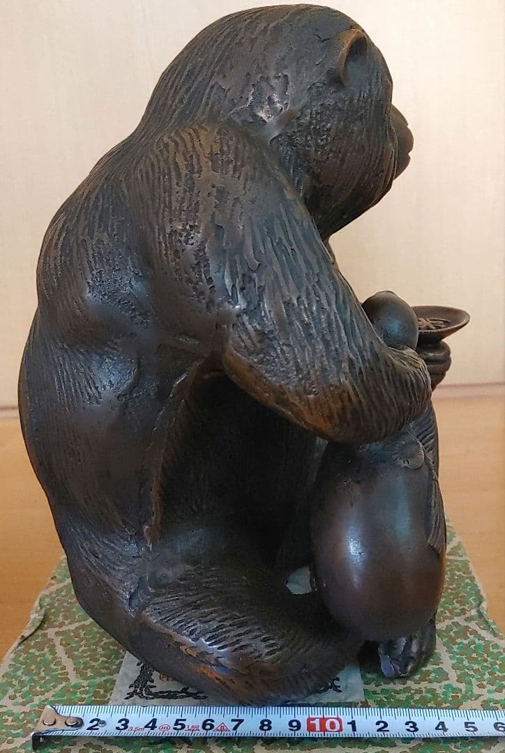 ブロンズ製猿の彫刻