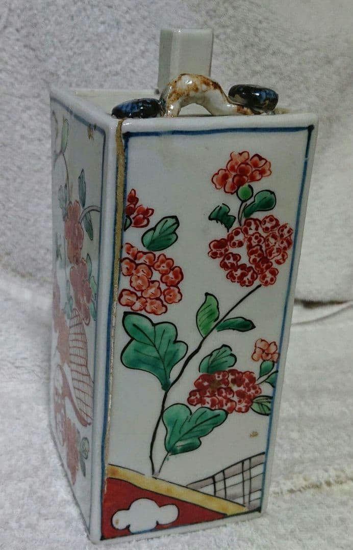 古伊万里角瓶 木製箱付きA444