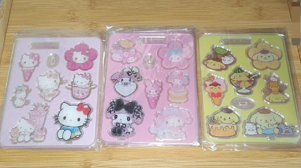 サンリオ スタンドとキーホルダーが作れるアクリル