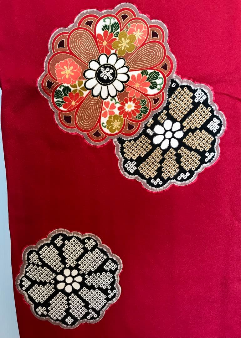 振袖　超美品　正絹　金糸と色刺繍　個性的　絞り柄