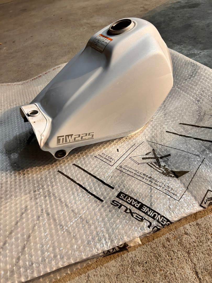 TM225 ホワイトタンク