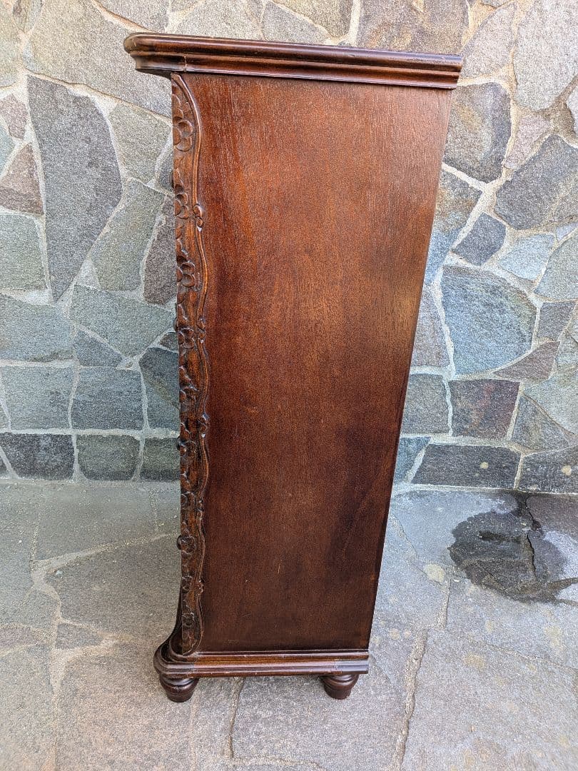 古い木製彫刻入りチェスト 6引き出し